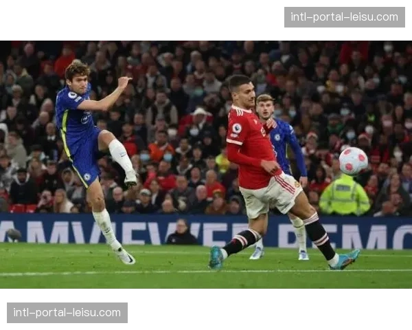 战术复盘:里尔如何利用高压逼抢战术,完全遏制了里昂的进攻组织