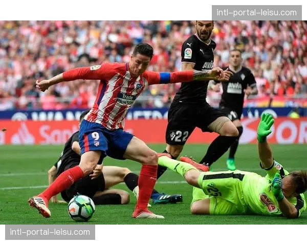 评论:曼联的“流量足球”与纽卡的“纪律足球”,反映两种建队哲学困境